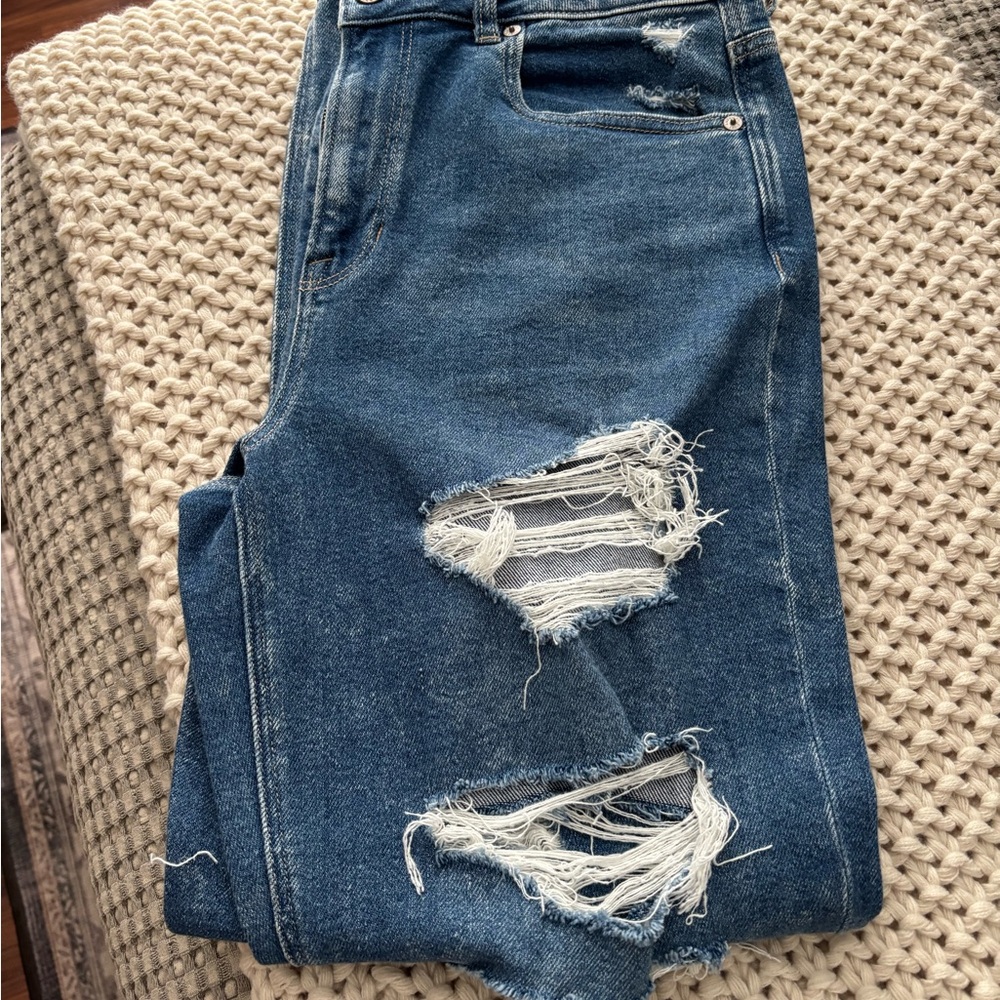 💙 EUC American Eagle Distressed Blue Denim Mom Jeans